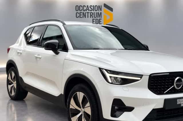 Volvo XC40 (2023) thumbnail 4