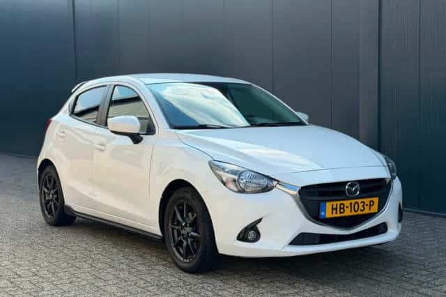 Mazda 2 (2015) thumbnail 1