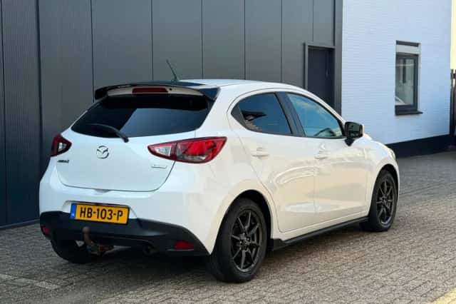 Mazda 2 (2015) thumbnail 3