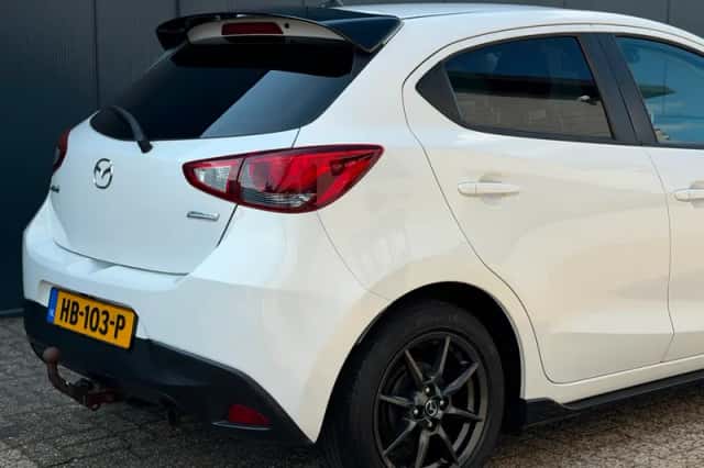 Mazda 2 (2015) thumbnail 5