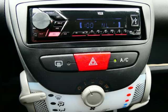 Peugeot 107 (2010) thumbnail 3