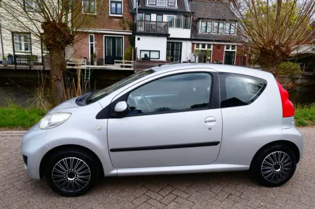 Peugeot 107 (2010) thumbnail 4