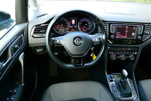 Volkswagen Golf Sportsvan (2017) thumbnail 2