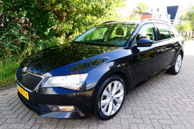 Škoda Superb (2018) thumbnail 1