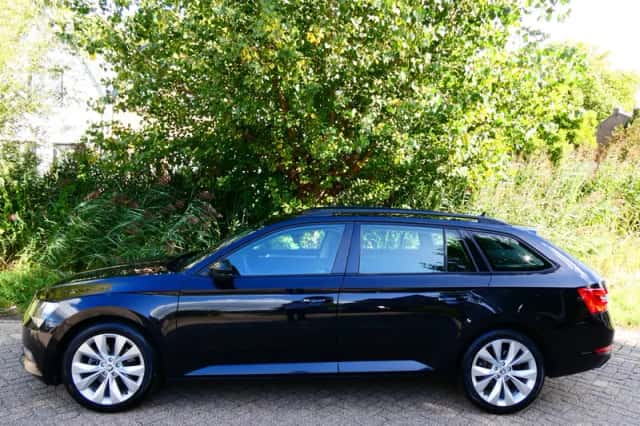 Škoda Superb (2018) thumbnail 4