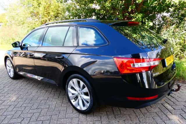 Škoda Superb (2018) thumbnail 5