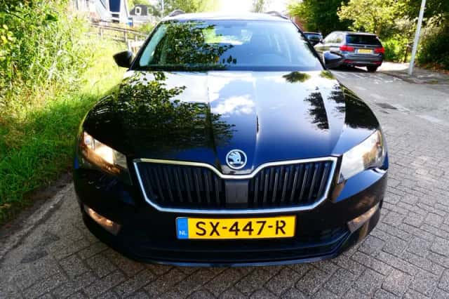 Škoda Superb (2018) thumbnail 6