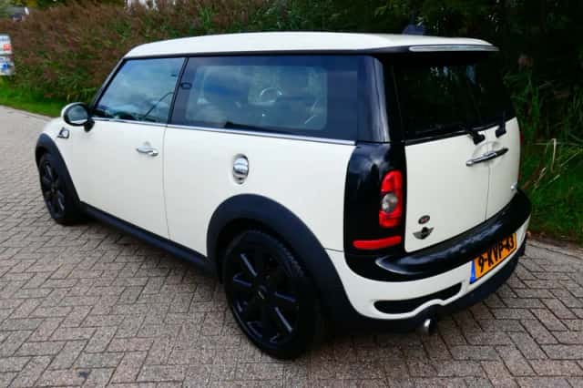 MINI Clubman (2010) thumbnail 5