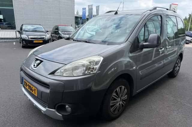Peugeot Partner (2011) thumbnail 1