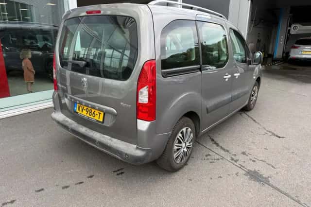 Peugeot Partner (2011) thumbnail 2