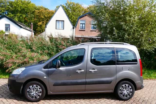 Peugeot Partner (2011) thumbnail 4