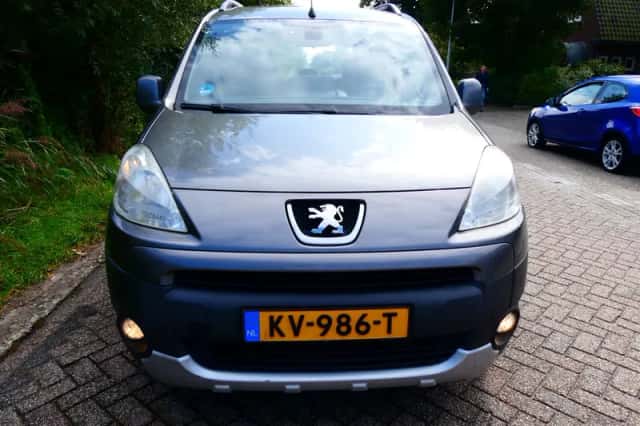 Peugeot Partner (2011) thumbnail 6