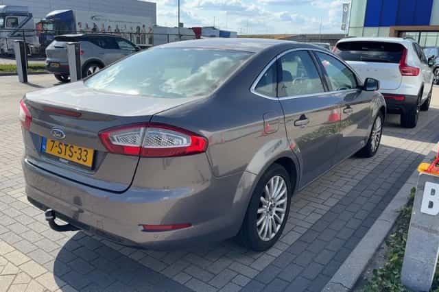 Ford Mondeo (2013) thumbnail 2