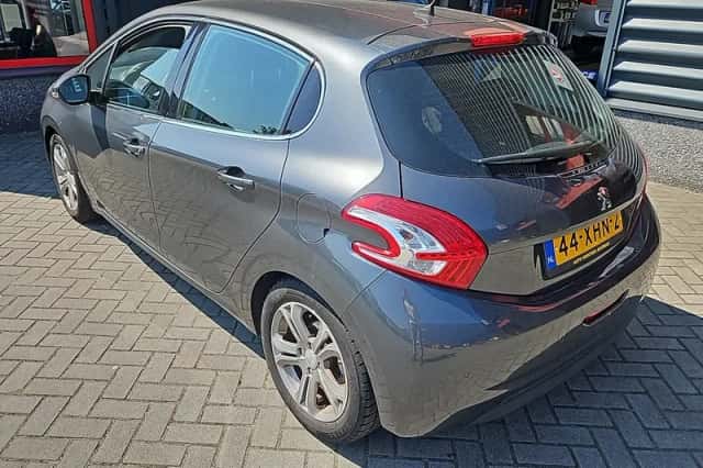 Peugeot 208 (2012) thumbnail 2