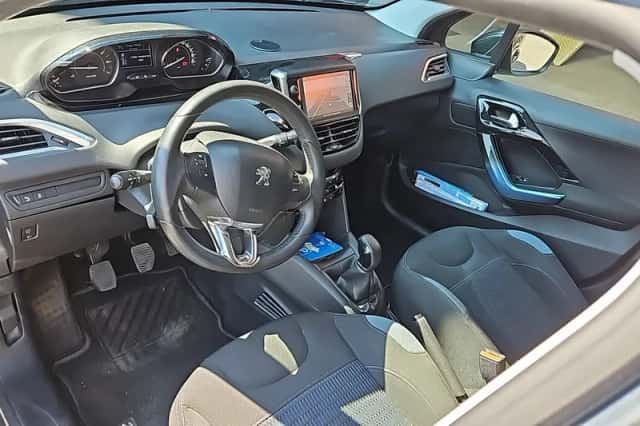 Peugeot 208 (2012) thumbnail 3