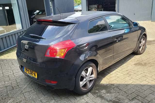 Kia Pro Cee'd (2010) thumbnail 2