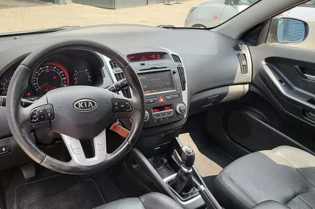 Kia Pro Cee'd (2010) thumbnail 3