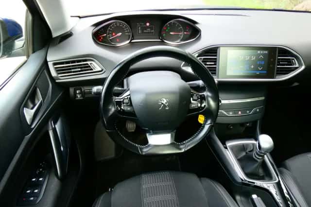 Peugeot 308 (2018) thumbnail 2