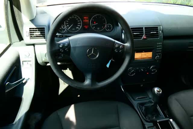 Mercedes-Benz A-Klasse (2011) thumbnail 2