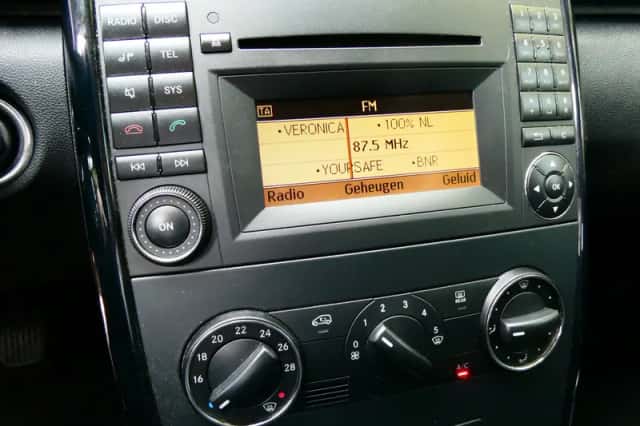 Mercedes-Benz A-Klasse (2011) thumbnail 3