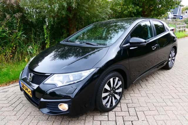 Honda Civic (2015) thumbnail 1