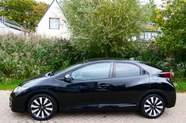 Honda Civic (2015) thumbnail 4