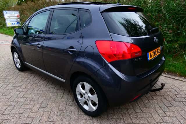 Kia Venga (2015) thumbnail 5