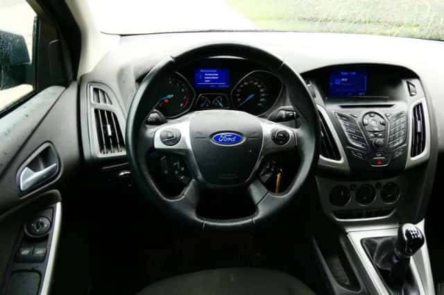 Ford Focus (2012) thumbnail 2