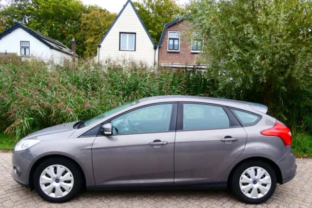 Ford Focus (2012) thumbnail 4