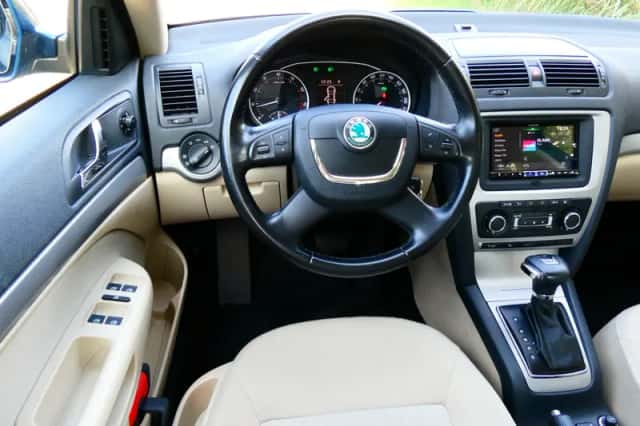 Škoda Octavia (2012) thumbnail 2