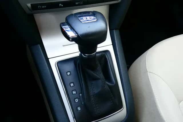 Škoda Octavia (2012) thumbnail 3