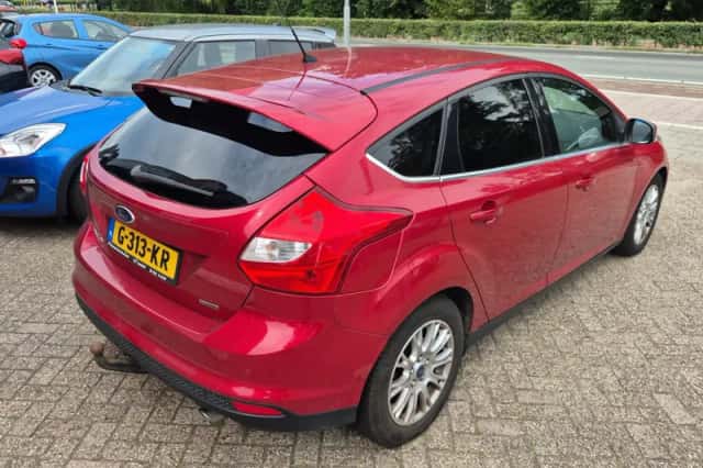 Ford Focus (2011) thumbnail 2