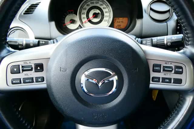 Mazda 2 (2008) thumbnail 2