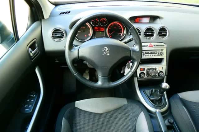 Peugeot 308 (2012) thumbnail 2