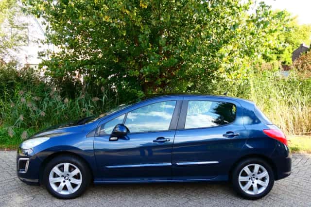 Peugeot 308 (2012) thumbnail 4
