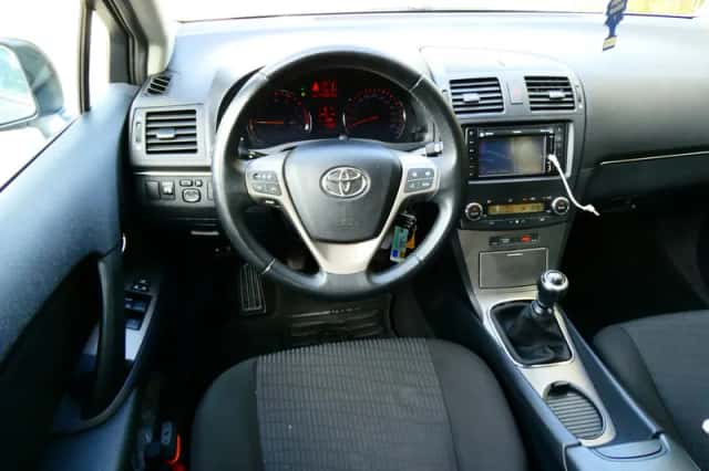 Toyota Avensis (2009) thumbnail 2