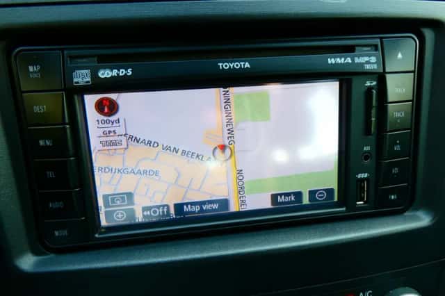 Toyota Avensis (2009) thumbnail 3