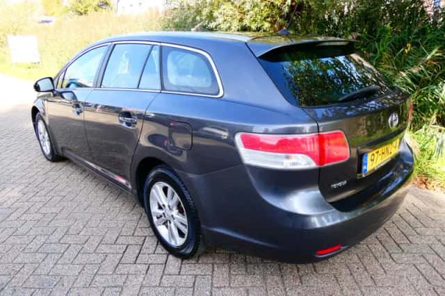 Toyota Avensis (2009) thumbnail 5
