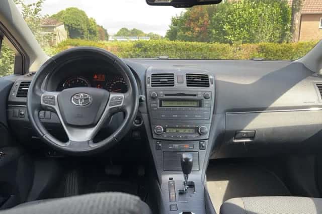 Toyota Avensis (2010) thumbnail 4