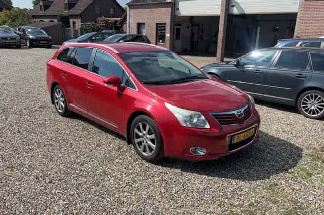 Toyota Avensis (2010) thumbnail 6