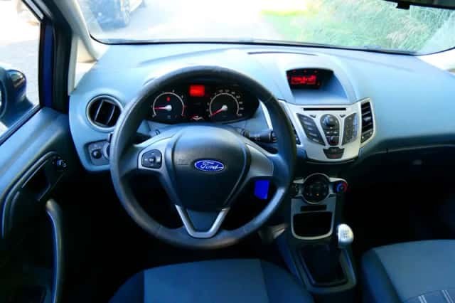Ford Fiesta (2010) thumbnail 2