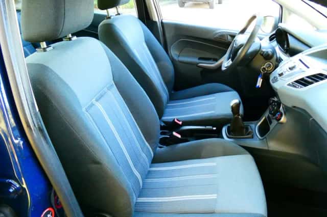 Ford Fiesta (2010) thumbnail 3