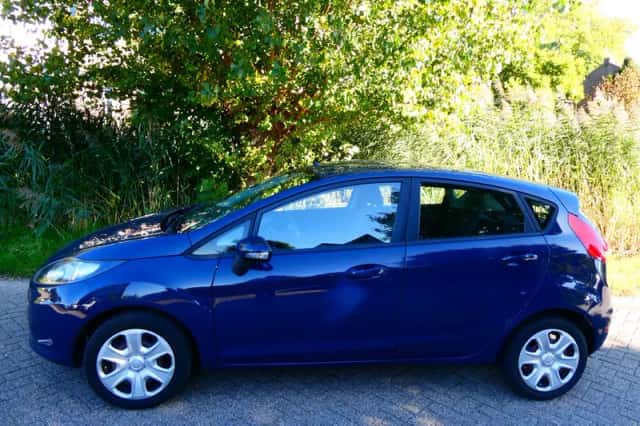 Ford Fiesta (2010) thumbnail 4