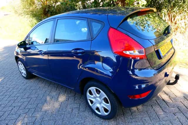 Ford Fiesta (2010) thumbnail 5