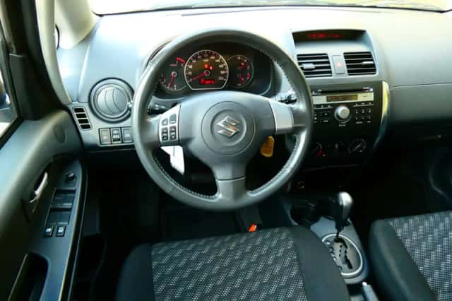 Suzuki SX4 (2009) thumbnail 2