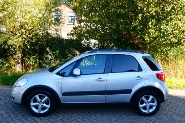 Suzuki SX4 (2009) thumbnail 4