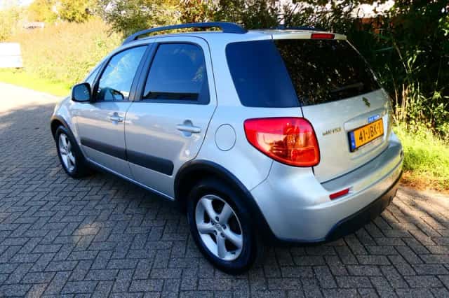 Suzuki SX4 (2009) thumbnail 5
