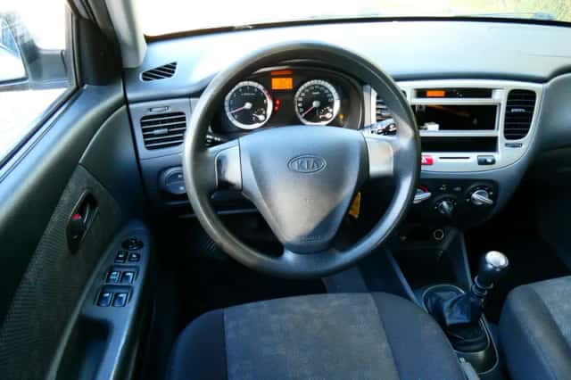 Kia Rio (2007) thumbnail 3