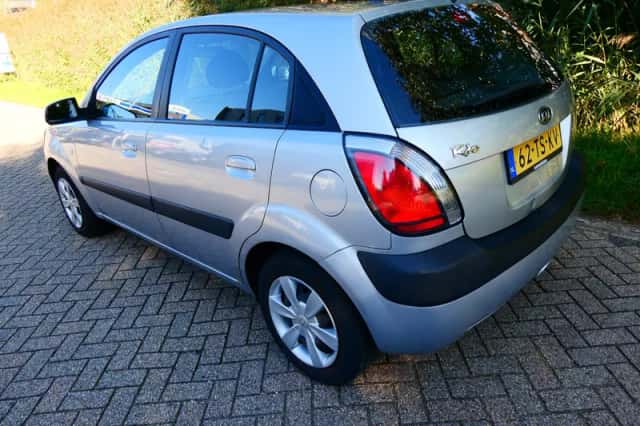 Kia Rio (2007) thumbnail 5