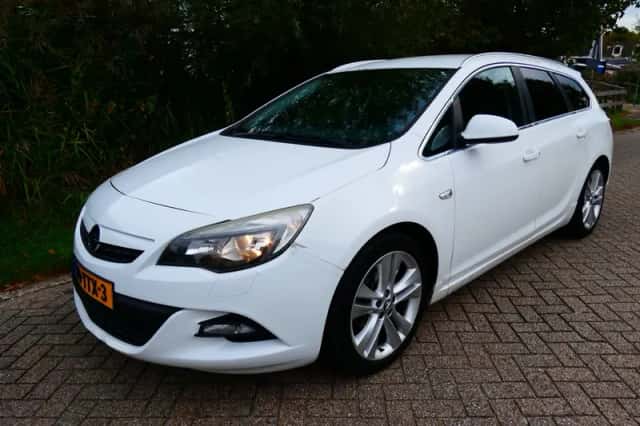 Opel Astra (2012) thumbnail 1